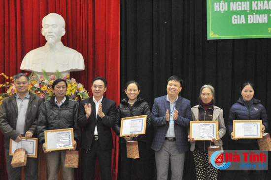 Điện lực Thạch Hà trao thưởng 35 gia đình tiết kiệm điện