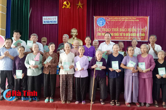 Gần 3.600 người cao tuổi Hà Tĩnh được hỗ trợ thẻ BHYT
