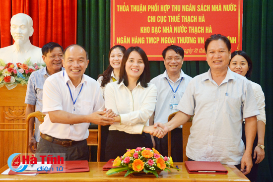 Vietcombank Hà Tĩnh phối hợp thu ngân sách tại Thạch Hà