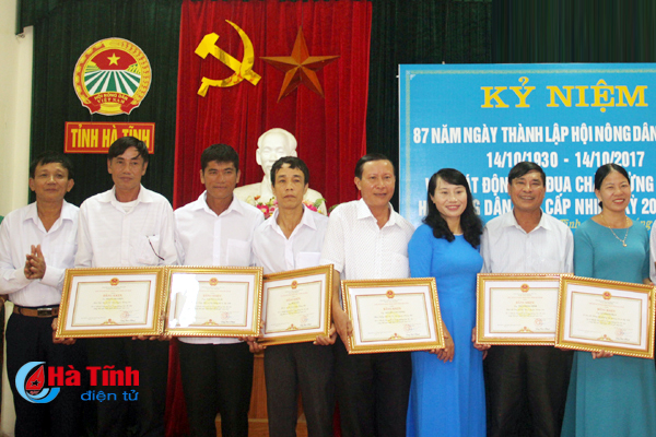 32 nông dân SX-KD giỏi nhận bằng khen của UBND tỉnh
