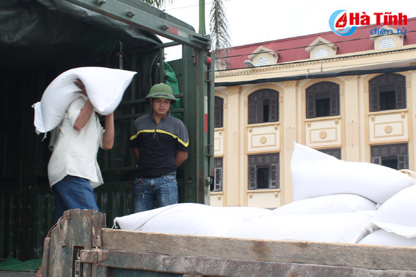 Cấp ứng gạo cứu đói đợt 1 cho các hộ dân tại huyện Can Lộc