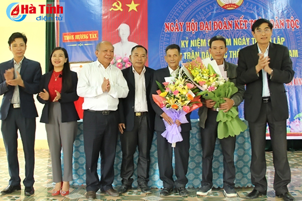Lãnh đạo Hà Tĩnh dự ngày hội đại đoàn kết tại địa phương