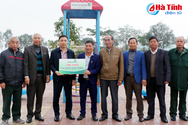 Vietcombank Hà Tĩnh hỗ trợ Xuân Yên xây dựng khu vui chơi cộng đồng