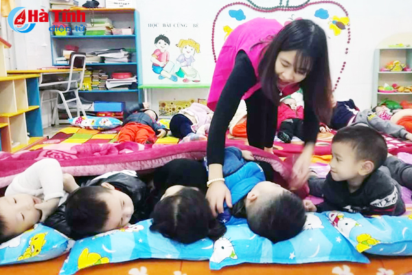 Các trường mầm non ở Hà Tĩnh tất bật chống rét cho trẻ