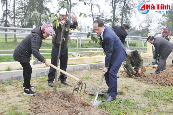 TP Hà Tĩnh trồng hơn 2.800 cây xanh hưởng ứng Tết trồng cây