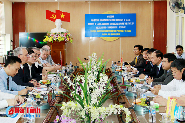 Dự buổi làm việc có ông Nguyễn Hữu Tráng - Tham tán Công sứ (Đại sứ quán Việt Nam tại CHLB Đức)