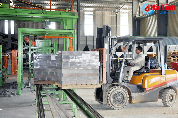 Dây chuyền sản xuất gạch không nung Harex Gold 900 của Công ty Trần Châu được nhập khẩu từ Hàn Quốc, theo công nghệ châu Âu.