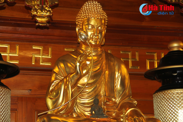 Choáng ngợp những pho tượng dát vàng tại điện Trần ở Hà Tĩnh