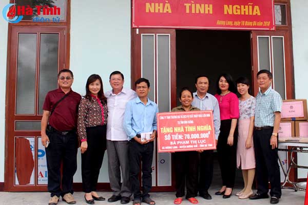 HĐND tỉnh Hà Tĩnh bàn giao nhà tình nghĩa tại Hương Khê