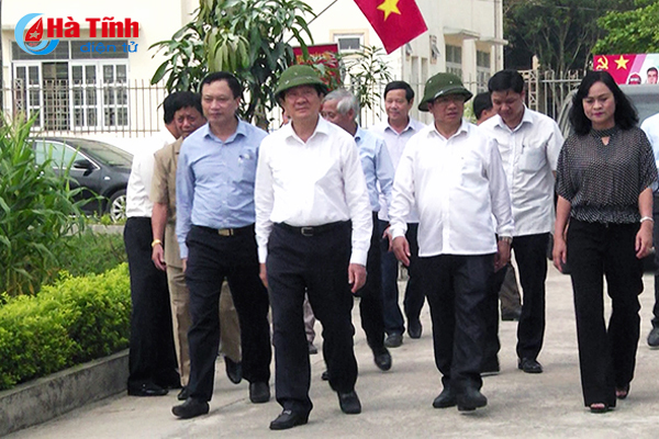 Nguyên Chủ tịch nước Trương Tấn Sang tham quan KDC mẫu tại Đức Thọ