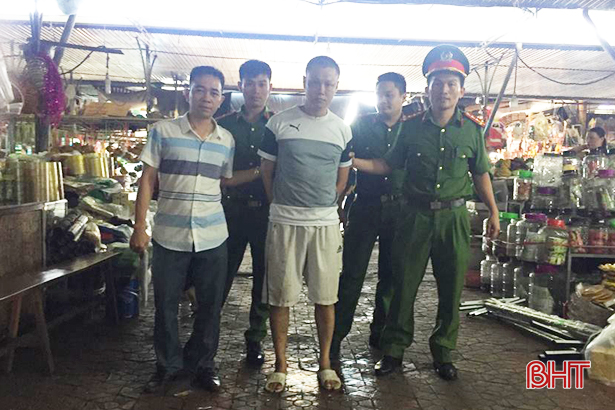 Bắt đối tượng chuyên gây rối, xin "đểu" tại chợ TP Hà Tĩnh