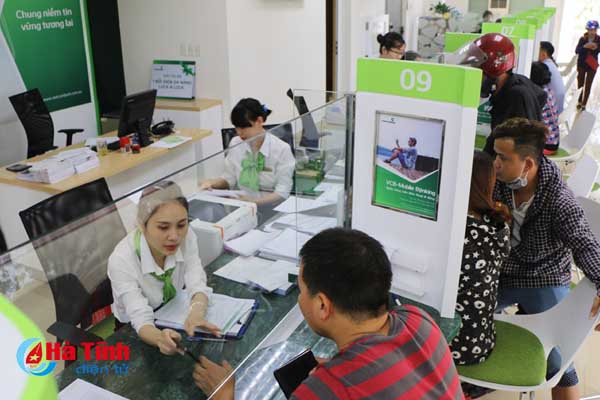 vietcombank ha tinh trao thuong khach hang trung vang sjc 9999