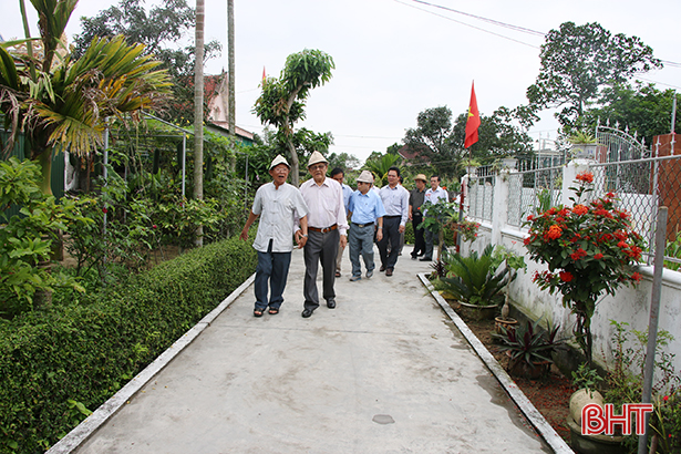 Nguyên lãnh đạo 2 tỉnh Nghệ An – Hà Tĩnh tham quan nông thôn mới