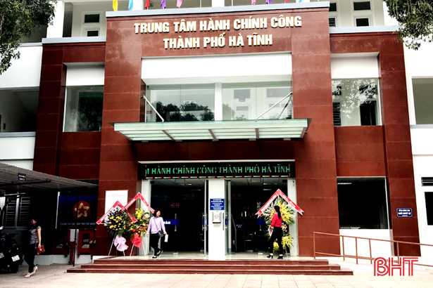 toi duoc can bo trung tam hanh chinh cong don tiep rat an can