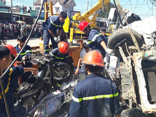 Tai nạn thảm khốc ở Lâm Đồng, ít nhất 4 người chết
