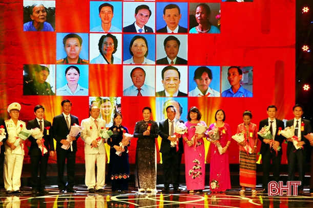 Văn phòng Điều phối nông thôn mới Hà Tĩnh được vinh danh trong phong trào thi đua yêu nước