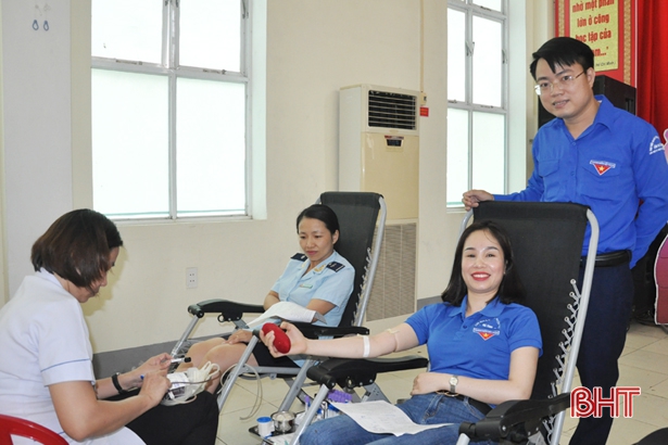Hà Tĩnh tôn vinh 20 cá nhân hiến máu tiêu biểu năm 2018