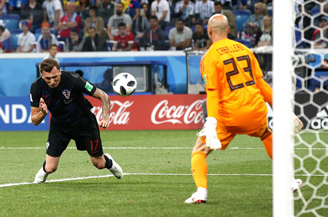 Messi mờ nhạt, Argentina thảm bại 0-3 trước Croatia
