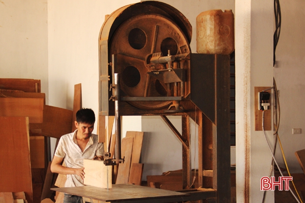 Làm giàu nhờ đam mê sản xuất đồ gỗ mỹ nghệ