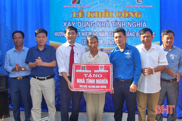 Agribank Vũ Quang hỗ trợ hộ nghèo làm nhà ở