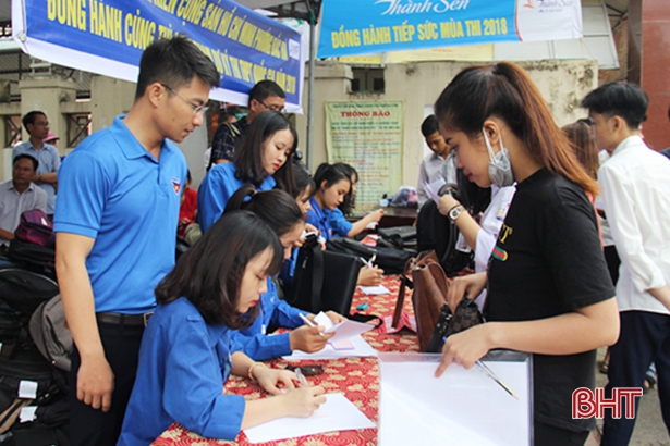 Sáng nay, hơn 16 ngàn thí sinh Hà Tĩnh bắt đầu kỳ thi THPT quốc gia