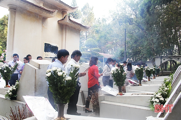 “Nốt lặng” lúc bình minh tại khu mộ 10 liệt nữ Ngã ba Đồng Lộc