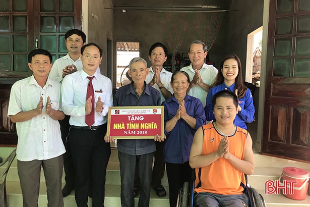 Agribank Hà Tĩnh trao nhà tình nghĩa cho hộ nghèo