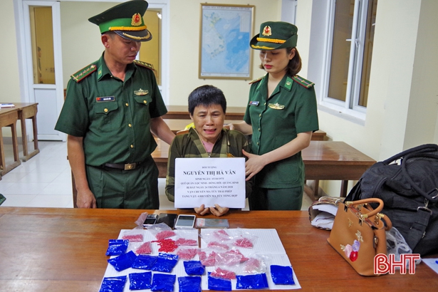 Bắt “nữ quái” mang 4.800 viên ma túy tổng hợp từ Lào qua Hà Tĩnh