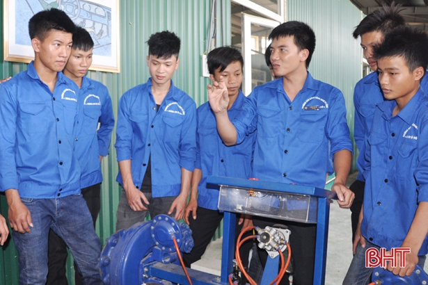 Hơn 75% sinh viên CĐ Công nghệ Hà Tĩnh có việc làm sau tốt nghiệp