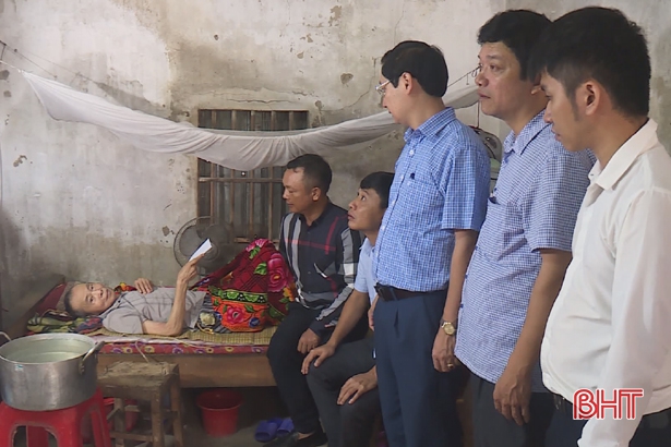 Trao 100 suất quà cho gia đình chính sách trên địa bàn TP Hà Tĩnh