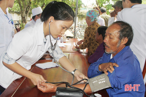Khám và cấp thuốc miễn phí cho 209 đối tượng chính sách xã Kim Lộc