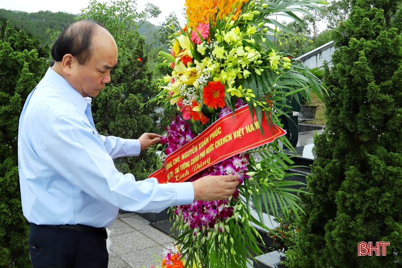 Thủ tướng Chính phủ Nguyễn Xuân Phúc dâng hương cố Tổng Bí thư Hà Huy Tập