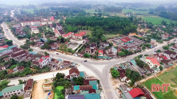 Trao Nghị quyết của UBTV Quốc hội thành lập thị trấn Đồng Lộc