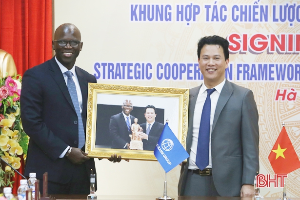 Thủ tướng chứng kiến Hà Tĩnh ký hợp tác chiến lược với Ngân hàng Thế giới