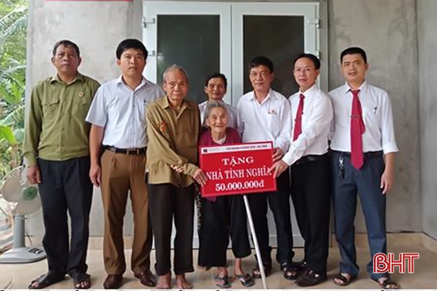 Agribank hỗ trợ 500 triệu đồng làm nhà ở cho gia đình chính sách Hương Sơn