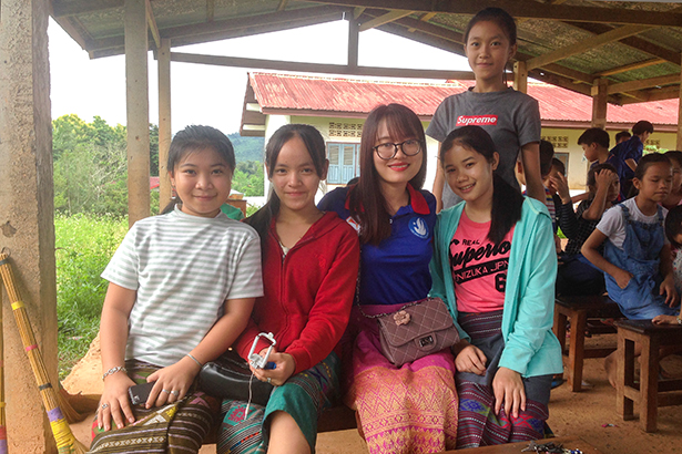 Niềm vui của tình nguyện viên Hà Tĩnh “gieo” chữ Việt trên đất bạn Lào