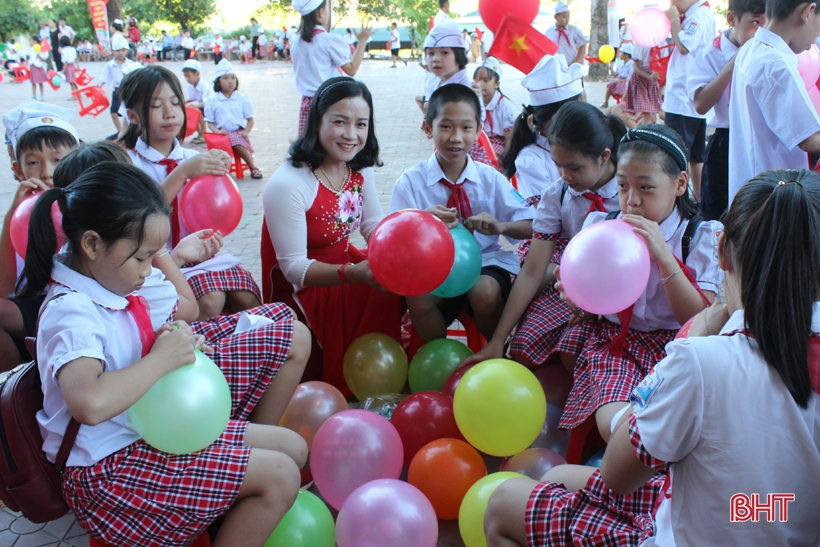 Hơn 330 nghìn giáo viên, học sinh Hà Tĩnh bước vào năm học mới