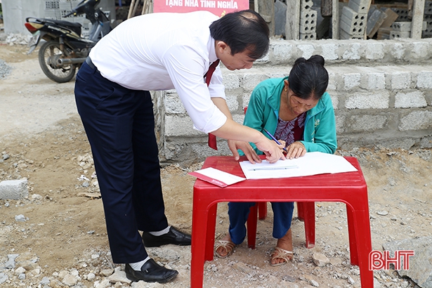 Báo Hà Tĩnh - Agribank hỗ trợ xây nhà tình thương ở Thạch Bàn