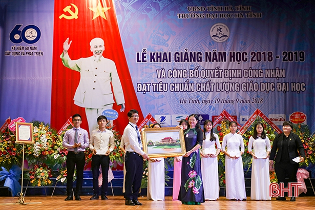 Trường Đại học Hà Tĩnh chào đón 1.050 tân học sinh và sinh viên