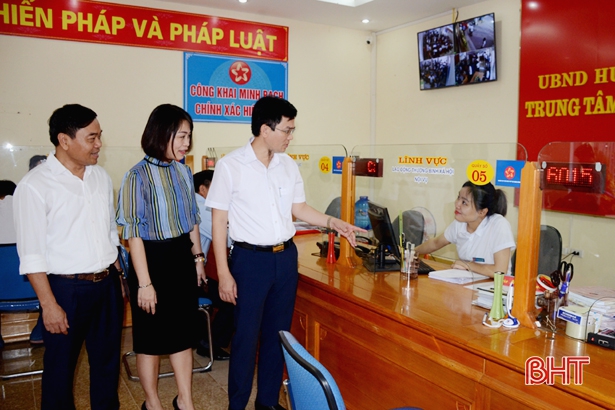 Khai trương Trung tâm Hành chính công huyện Cẩm Xuyên