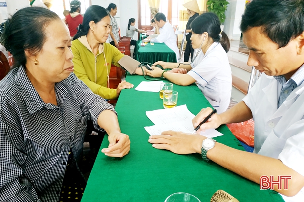 Formosa Hà Tĩnh tổ chức khám, cấp thuốc miễn phí cho hơn 250 người dân
