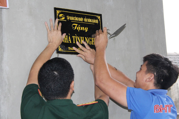Viettel Hà Tĩnh hỗ trợ 70 triệu xây nhà cho cựu thanh niên xung phong