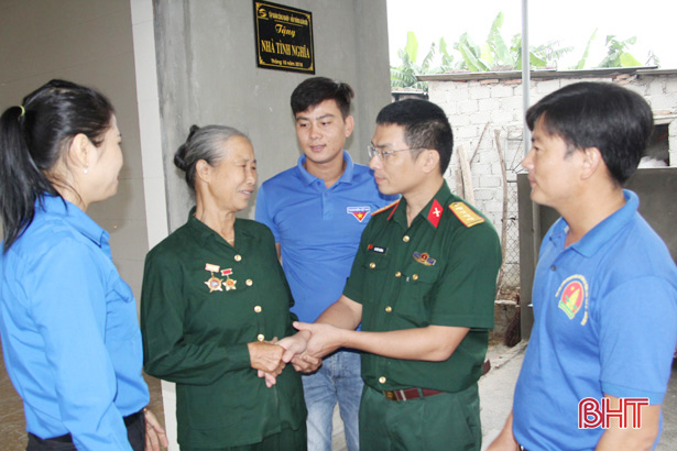 Viettel Hà Tĩnh hỗ trợ 70 triệu xây nhà cho cựu thanh niên xung phong