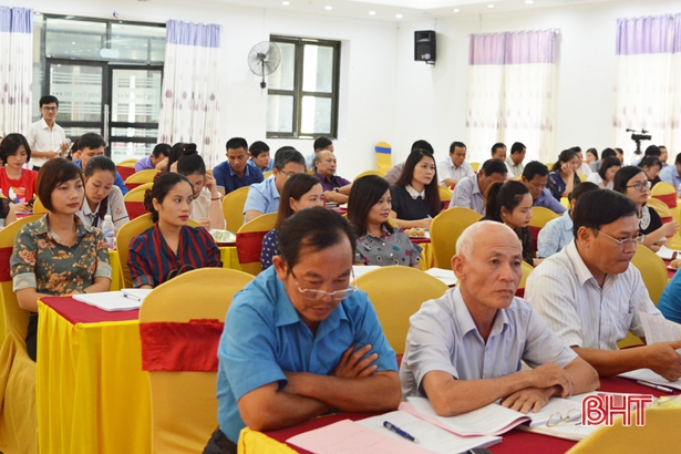 Tham gia buổi đối thoại có đại diện gần 200 DN trên địa bàn thành phố Hà Tĩnh và các huyện Cẩm Xuyên, Thạch Hà.