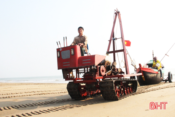 Ngư dân Xuân Yên “sáng chế” máy kéo tàu thuyền, mỗi ngày kiếm nửa triệu