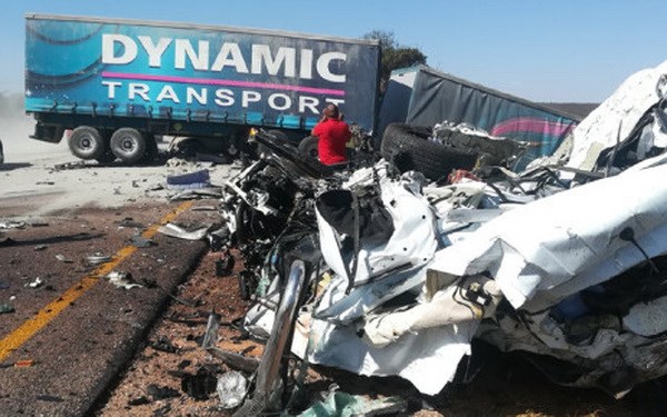 Xe tải mất lái gây tai nạn liên hoàn làm 27 người chết ở Nam Phi