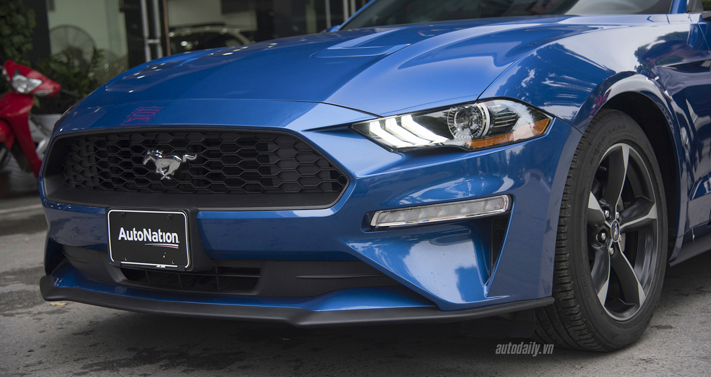 Ford Mustang 2018 màu lạ về Việt Nam, giá hơn 2,7 tỷ đồng