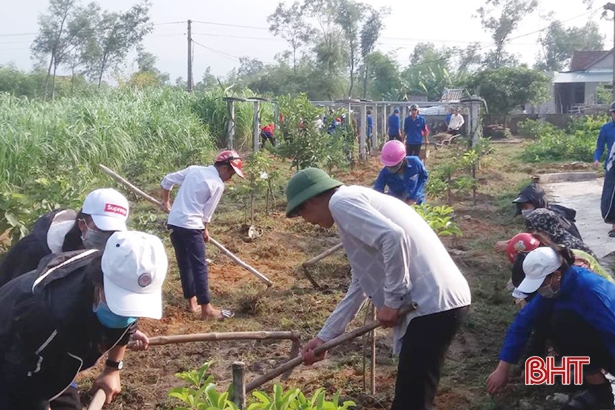 3.000 lượt ĐVTN Cẩm Xuyên giúp các địa phương xây dựng nông thôn mới