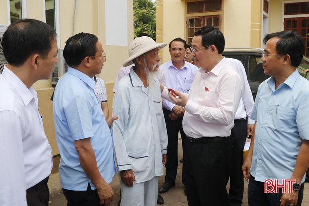 Đại biểu Quốc hội Hà Tĩnh mang tâm nguyện của cử tri đến Kỳ họp thứ 6