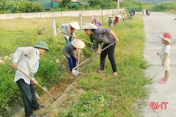 15 ngày cao điểm, nông dân Vũ Quang góp 1.500 ngày công làm NTM